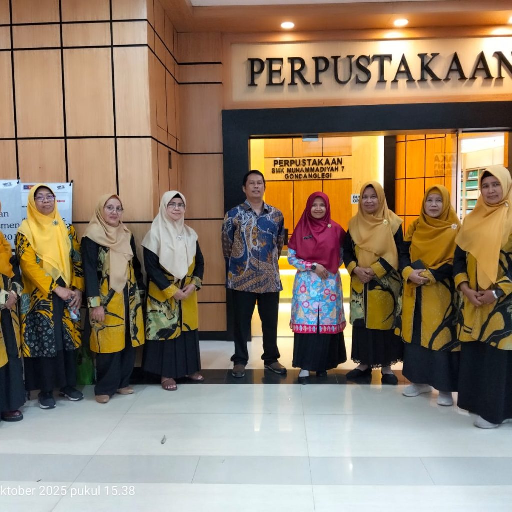 Foto di depan Perpustakaan SMK Muhammadiyah 7 Gondanglegi